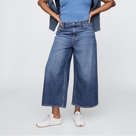 Women GAP Mid Rise UltraSoft Baggy Crop Jeans in Medium Indigo Size 28 - Picture 1 of 8
